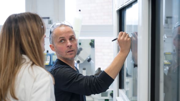 Es químico y podría ser el científico con la fórmula para acabar con el 70% de las muertes por cáncer