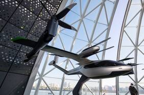 Uber vende división de taxis voladores, en repliegue más amplio