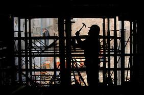 Informe advierte desajuste entre alza de remuneraciones y productividad que afecta al empleo formal