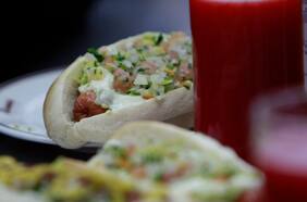 Pese al boom del delivery, las medidas de confinamiento le dan un golpe histórico a las ventas de comida rápida