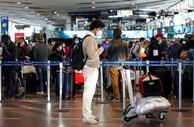 El peor momento de la pandemia: contagios llegan a su punto máximo desde el inicio de la crisis sanitaria y más del 90% de nuevos casos son Ómicron