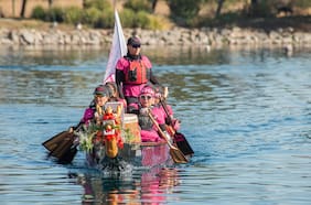 Equipo de canotaje Dragonas por un Lazo se une para combatir el regreso del cáncer de mama