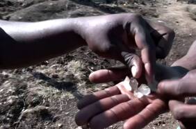 La “fiebre del diamante” renace en África