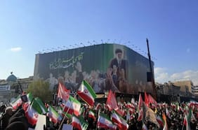 Iraníes salen de forma masiva a las calles para respaldar al nuevo líder supremo Mojtaba Jamenei