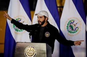 Cómo Bukele enfrenta las acusaciones de golpe de Estado por reforma que permite su reelección