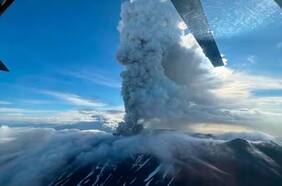 El volcán ruso cerca del epicentro del terremoto que entró en erupción por primera vez en siglos