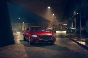 El empaquetado sedán Genesis G70 se despeina con un atrevido modo drift