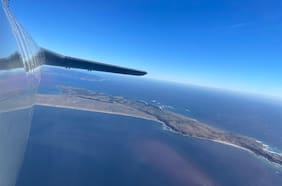 Aeronave con cámara térmica se suma a la búsqueda de pescadores extraviados en Isla Santa María