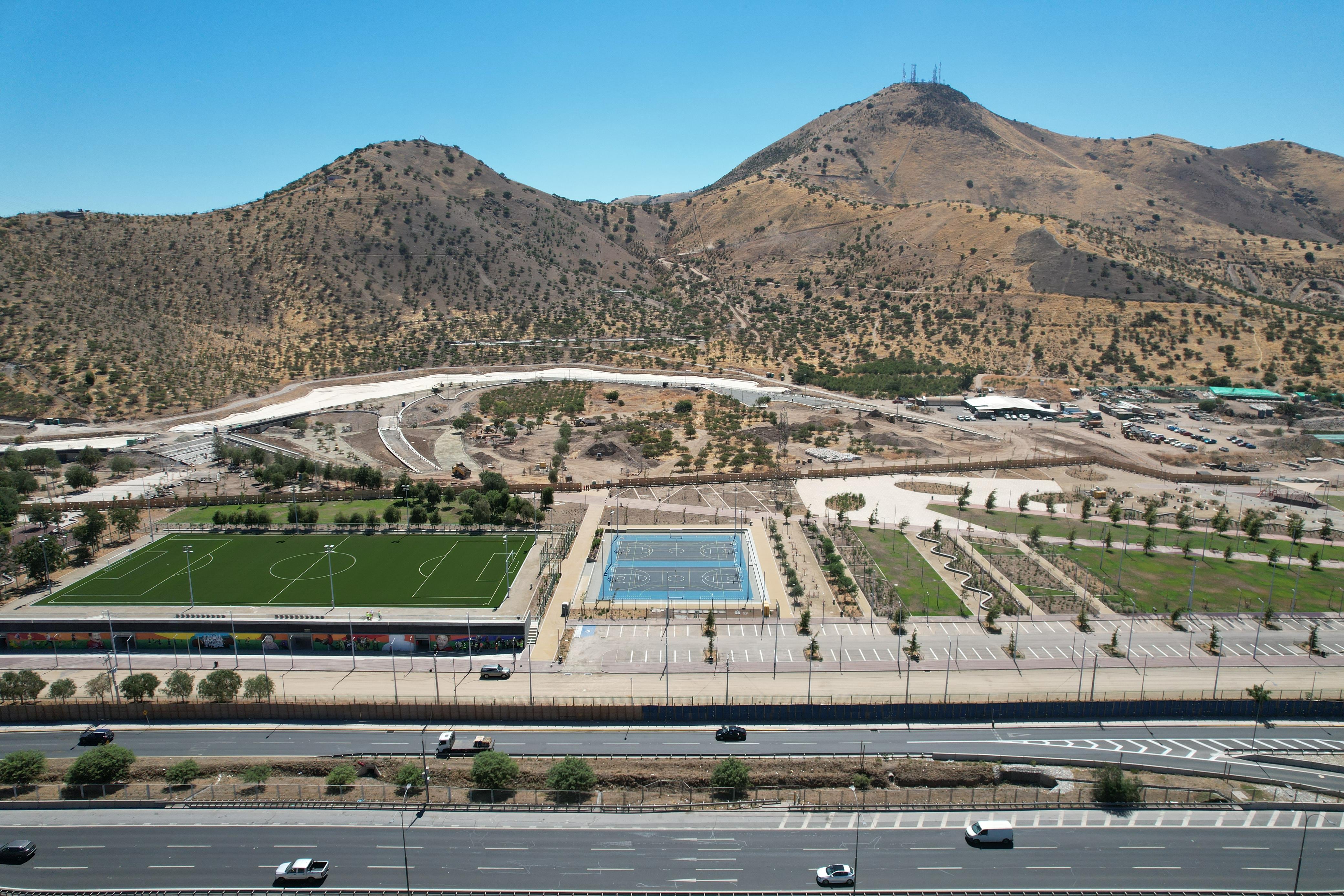 Parque Cerro Chena: el nuevo foco de tensión entre la Gobernación Metropolitana y el Minvu por su financiamiento