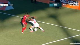 ¿Era falta? Revisa el penal anulado por Cristian Garay a la U en el duelo contra Unión La Calera