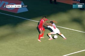 ¿Era falta? Revisa el penal anulado por Cristian Garay a la U en el duelo contra Unión La Calera