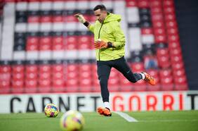 No habrá choque entre Claudio Bravo y Ben Brereton: el capitán de la Roja no entrenó con el Betis