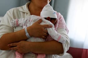 Dulce y agraz: Parlamentarias valoran subsidio a madres, pero admiten que habrían preferido extensión del postnatal de emergencia