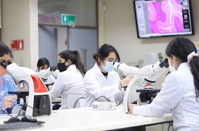 Reencuentros y primeros “cara a cara”: así se vive el retorno universitario a clases presenciales