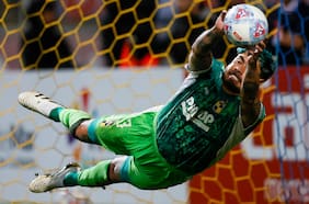 Tras una infartante tanda de 20 penales: Coquimbo Unido supera a la UC y consigue su primera Supercopa