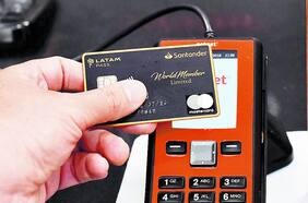 Santander se lanza oficialmente a competir con Transbank: inicia operaciones con su red de adquirencia Getnet