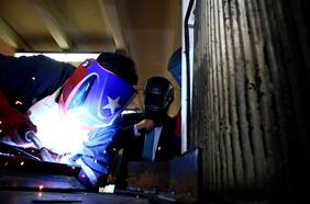 Producción industrial tuvo un crecimiento más moderado en julio: la minería cae y ensombrece el positivo desempeño de las manufacturas