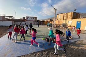 La cruda realidad de los niños que crecen en campamentos