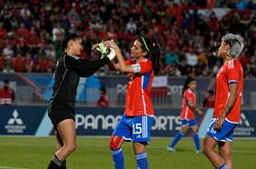 Con una delantera al arco y una fuerte protesta: la Roja femenina cae ante México y se queda con la medalla de plata