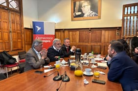 Oposición busca capitalizar baja en aprobación de Kast y cuestiona diseño político del gobierno