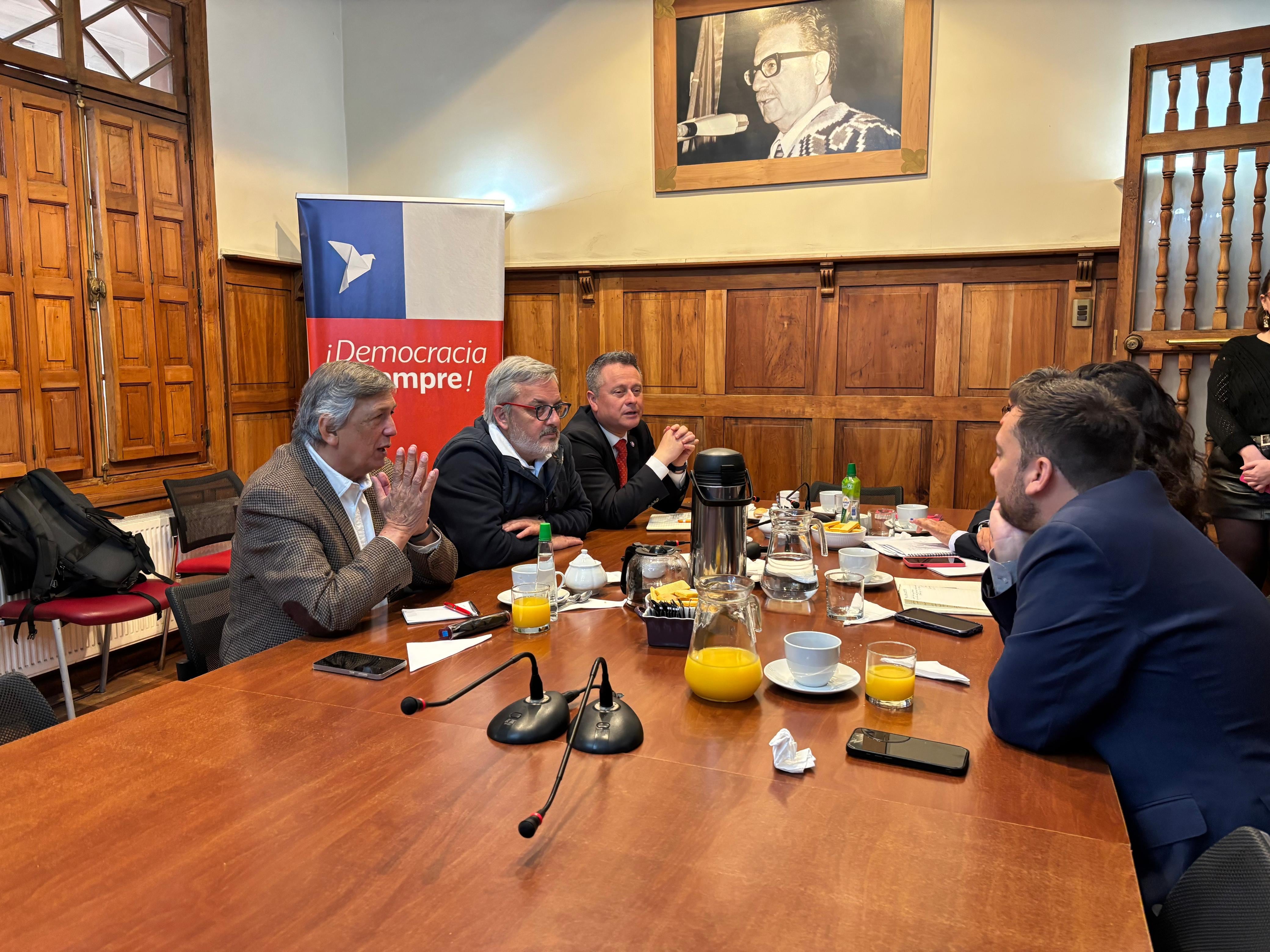 Aprobación de Kast: oposición cuestiona gestión y pide revisar prioridades
