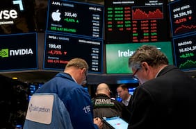 Wall Street cierra con resultados mixtos y petróleo se mantuvo en torno a los US$103 el barril