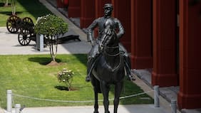 Desbordes y retorno del monumento de Baquedano: “El gobierno no quiere que se instale” antes del cambio de mando