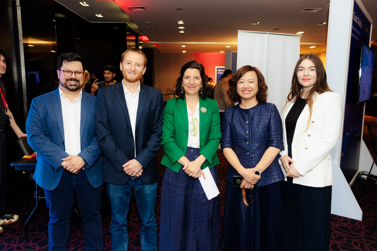 Pablo Díaz, de Huawei Cloud; Patricio Cofré de EY; Aisén Etcheverry, ministra de Ciencia, Tecnología,Conocimiento e Innovación; Jacqueline Shi, de Huawei Cloud, y Vesna Marín, de Huawei Cloud.