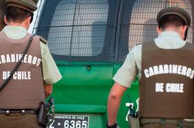 Realizan operativo por menor encerrado al interior de auto en Providencia: personal municipal lo rescató rompiendo un vidrio