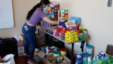 Los centros de acopio habilitados en la RM para donar a damnificados por el sistema frontal