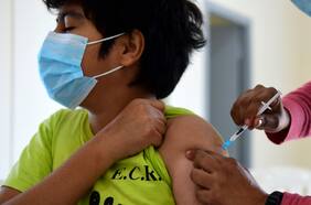 Pfizer dice que datos muestran que su vacuna contra el Covid es segura y da protección a niños