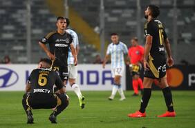 Poco rodaje y errores de planteamiento: las culpas propias y ajenas que paga Colo Colo en la Copa Libertadores