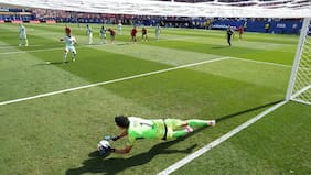 Por el tiempo demorado: la protesta de Kylian Mbappé al árbitro argentino tras su penal errado ante Marruecos