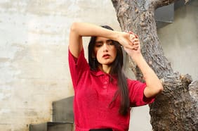 Minis plisadas: el toque ondero que se adueña de la temporada