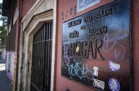 A 150 metros de la casa de Boric: la querella por usurpación violenta que interpuso la Teletón por una sede tomada