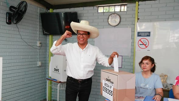 Elecciones en Perú: Izquierdista Sánchez iría a la segunda vuelta con Keiko Fujimori