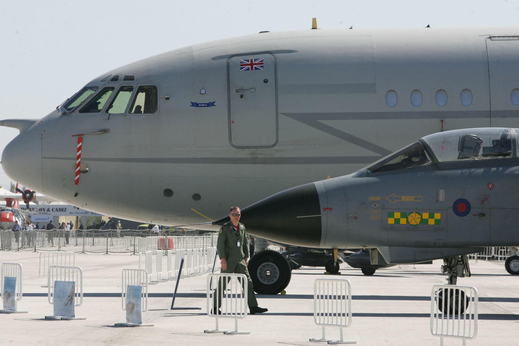 Los aviones cuentan con radar meteorológico. (Photo by MARTIN BERNETTI / AFP)