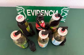 Cerca del Liceo de Aplicación: Carabineros detiene a dos menores con combustible y bombas molotov en plena Alameda