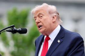 Trump ve “más efectivo” el bloqueo naval que bombardear Irán: “Se están asfixiando como un cerdo relleno”