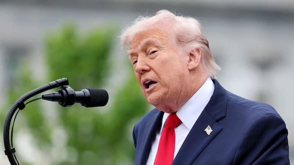 UE advierte que responderá a alza de aranceles de Trump y defiende cumplimiento de acuerdo comercial con EE.UU.