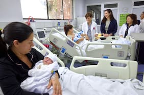 Ministra Aguilera resalta adelanto de campaña de vacunación para proteger a grupos de riesgo antes del invierno