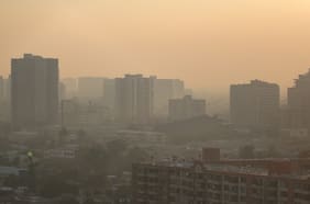 Humo en la RM: autoridades llaman a utilizar mascarillas en casos más complejos y a evitar actividad física al aire libre