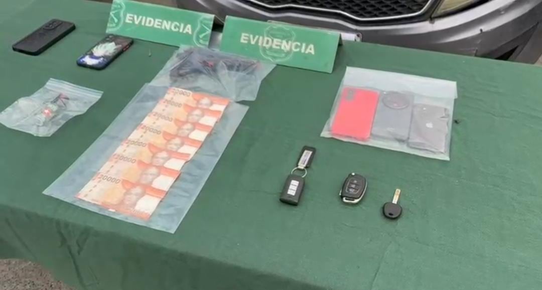 Carabineros detiene a tres sujetos tras vincularlos con tour delictual en tres comunas de Santiago