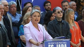 Jara presenta refuerzos en su comando tras renuncia de Quiroga y anuncia a Vodanovic como jefa de campaña