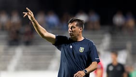 Nuevo técnico caído en la Liga de Primera: Juan Cruz Real renuncia a Universidad de Concepción