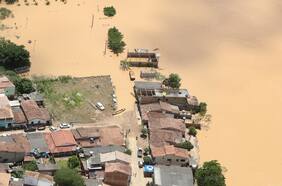 Fuertes lluvias dejan miles de desplazados en el noreste de Brasil