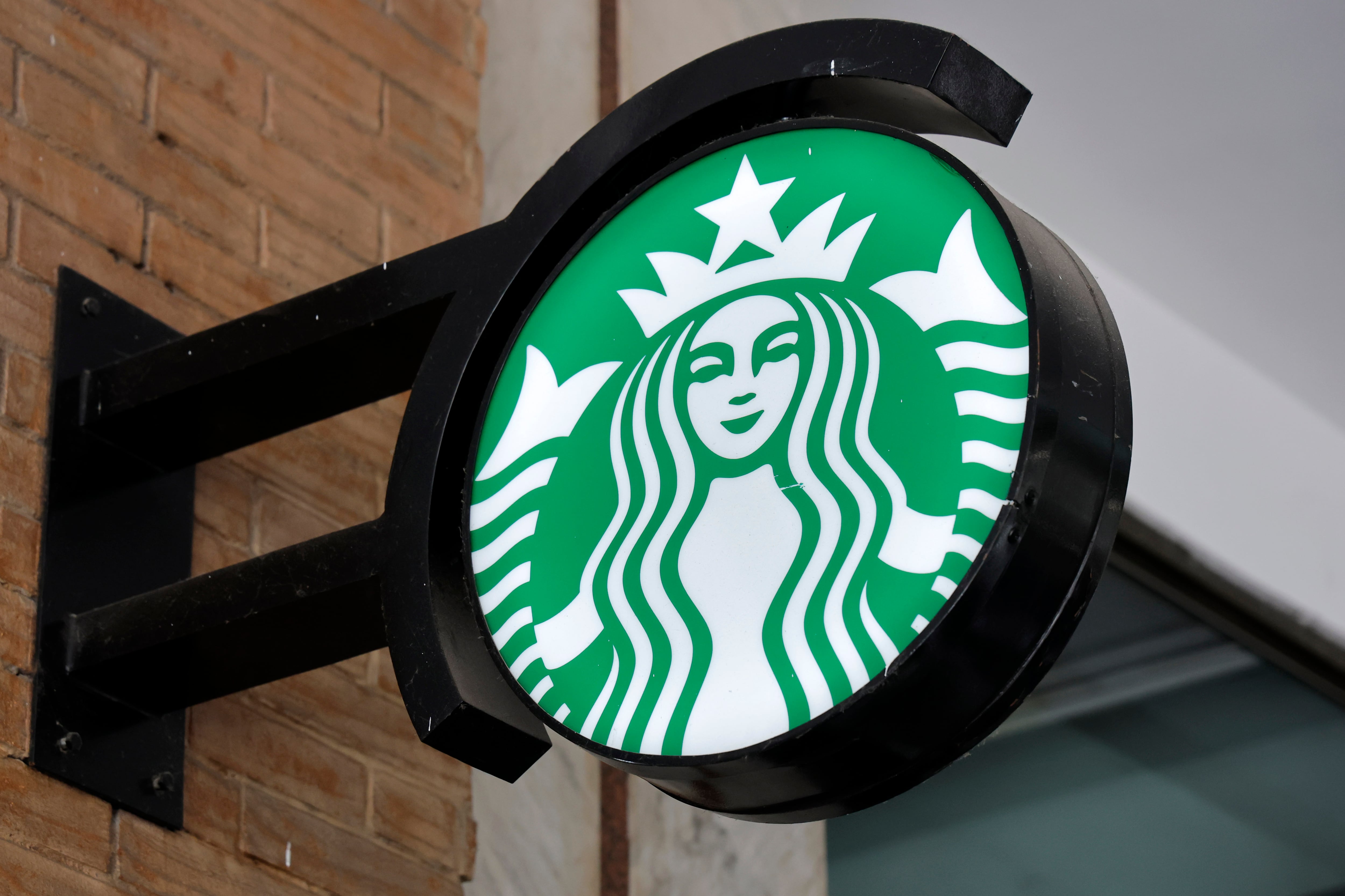 Starbucks acude al Tribunal Constitucional para frenar la reincorporación de un dirigente sindical despedido