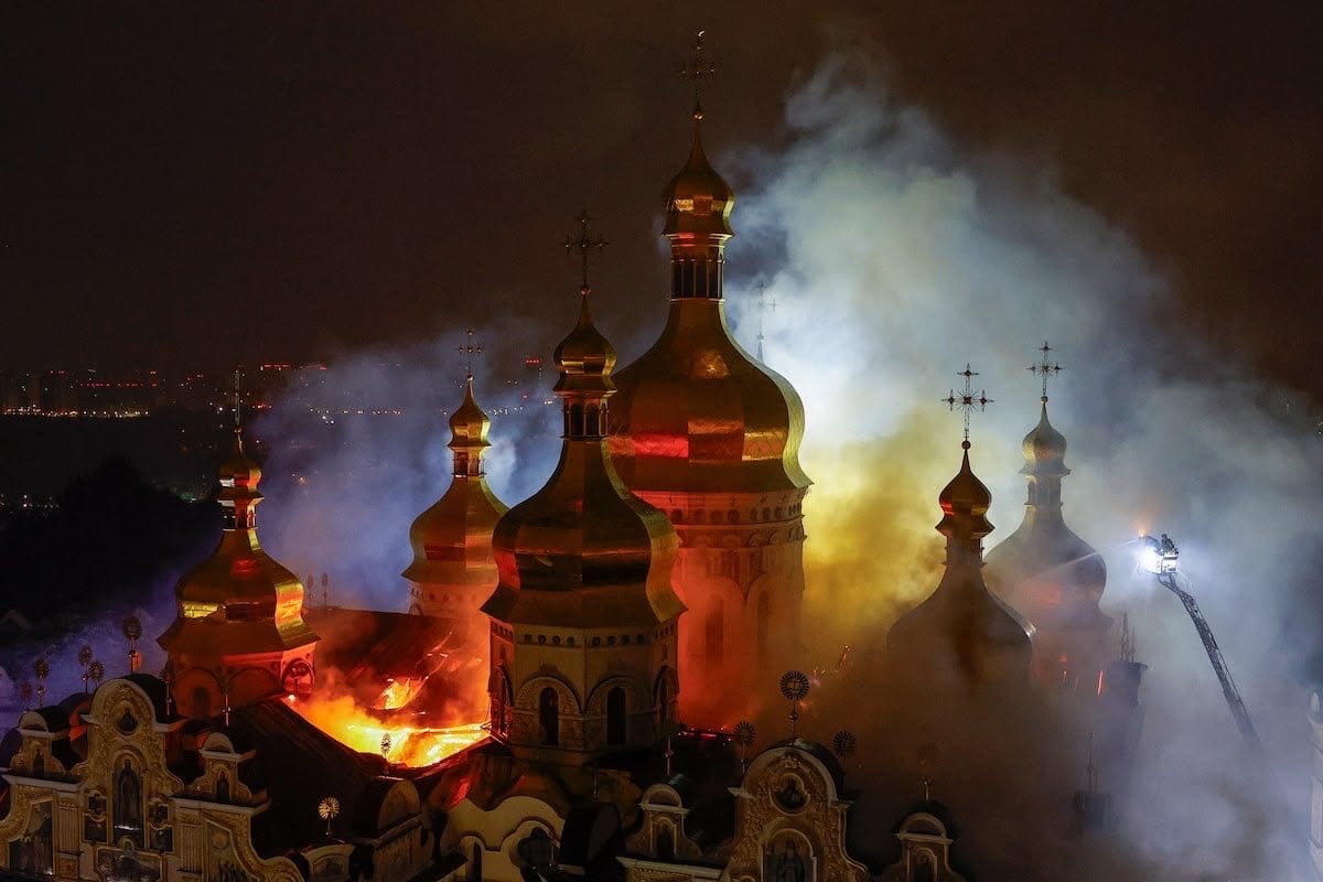 Ataque con drones rusos causa graves daños en sagrado monasterio ortodoxo en Kiev