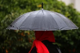 Lluvias se dejarán sentir este sábado en la Región Metropolitana: se extenderán hasta la madrugada del domingo