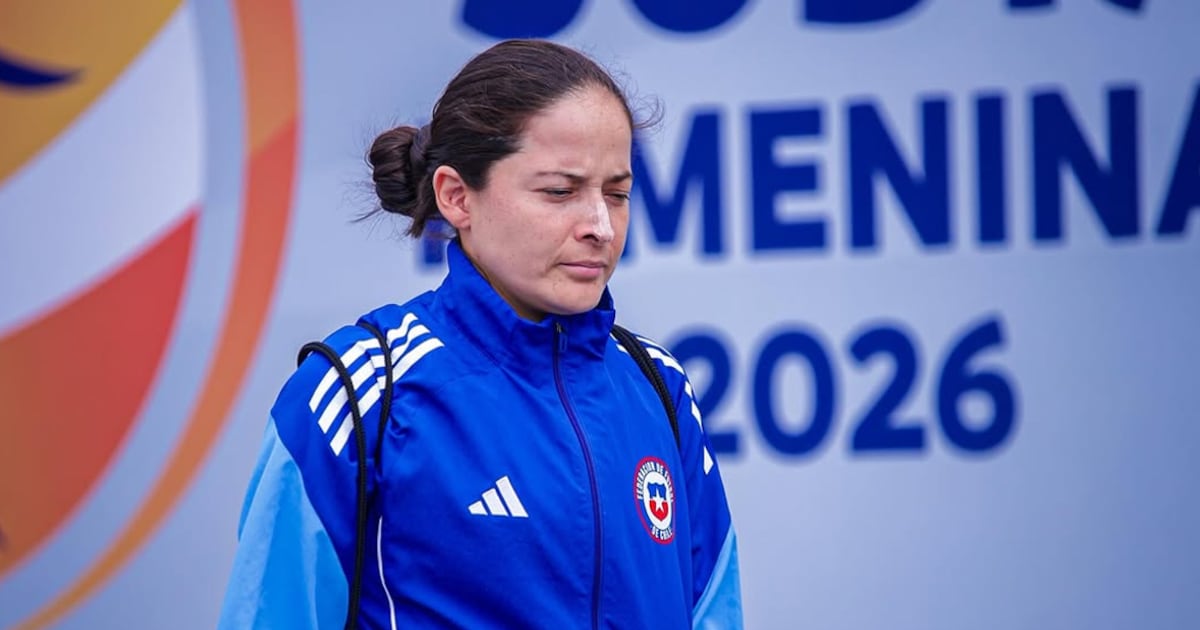 * Source Material: A report about the Chile U-17 women's football team qualifying for the World Cup in Morocco after beating Ecuador 2-1 in the South American Championship in Paraguay.
